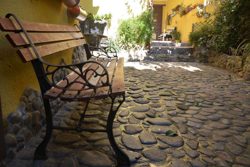B&B Annalu' Guspini Exterior photo